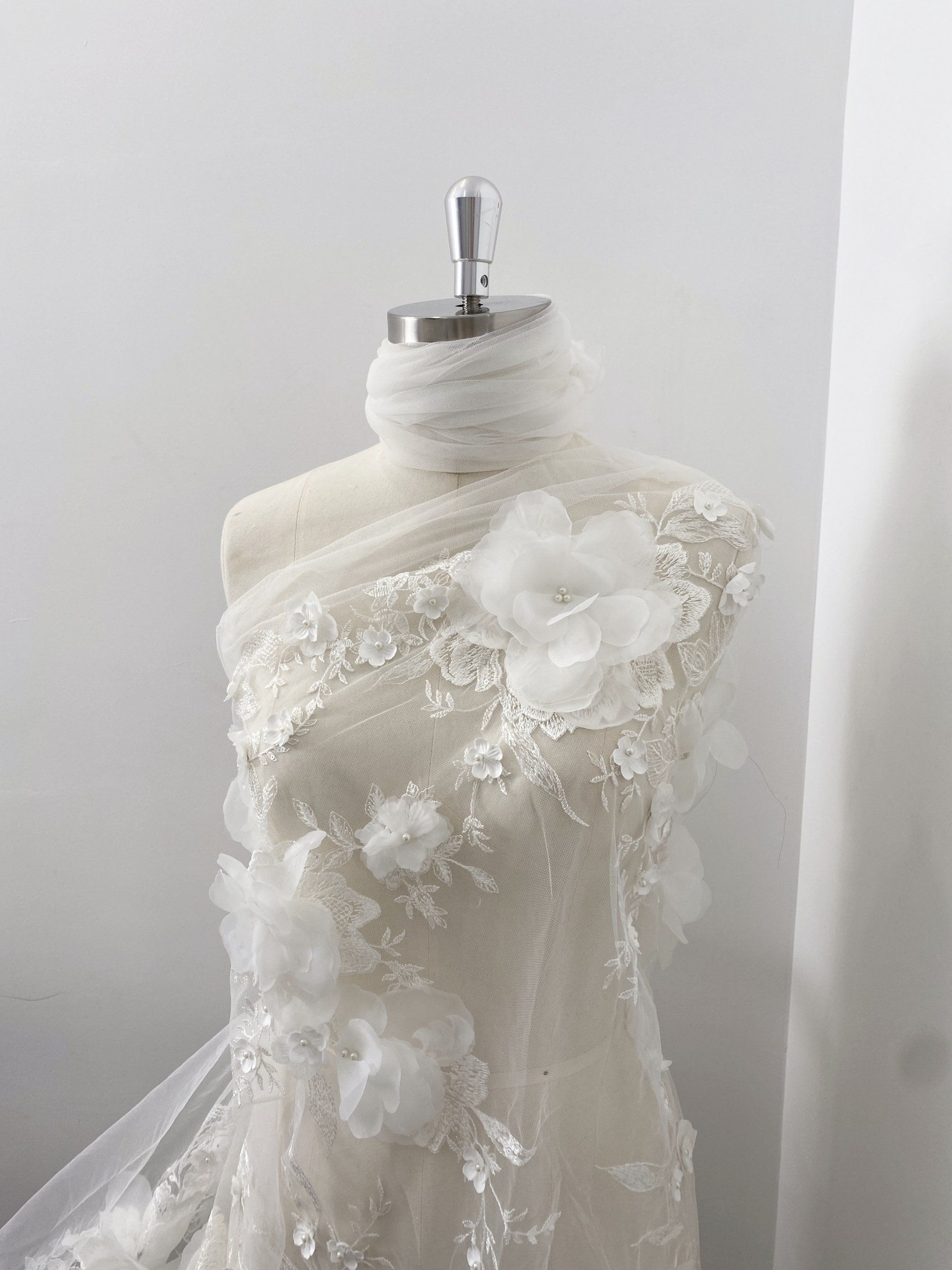 White 3D Floral Embroidery Lace Fabric With Pearls, Soft Tulle lace For Wedding gown, Evening Dresses, Prom-Dress By The Yard