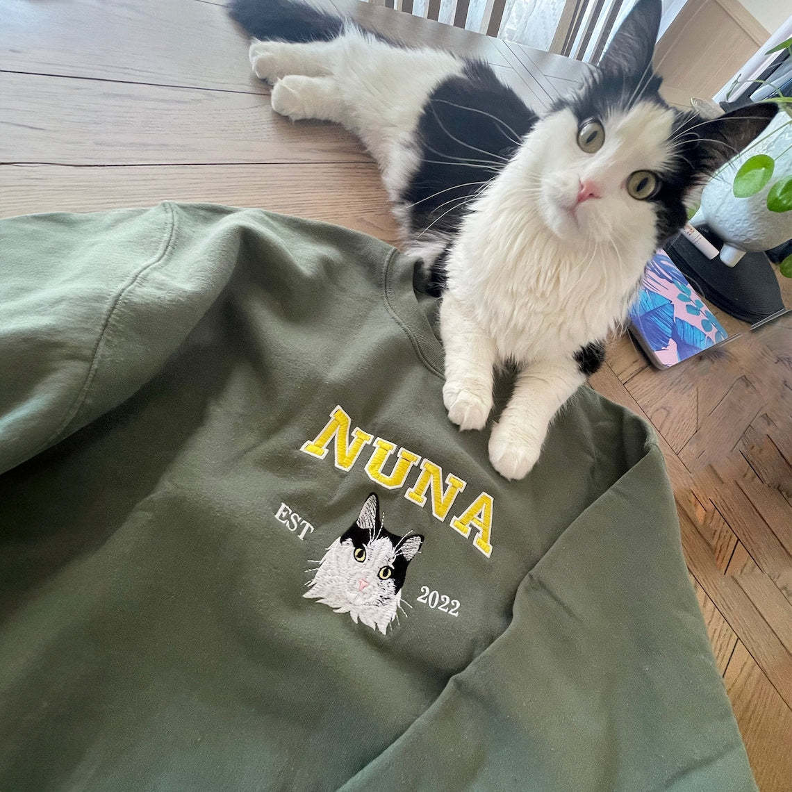 Personalized Embroidered Pet Face and Name Est Sweatshirt | Hoodie | T-shirt