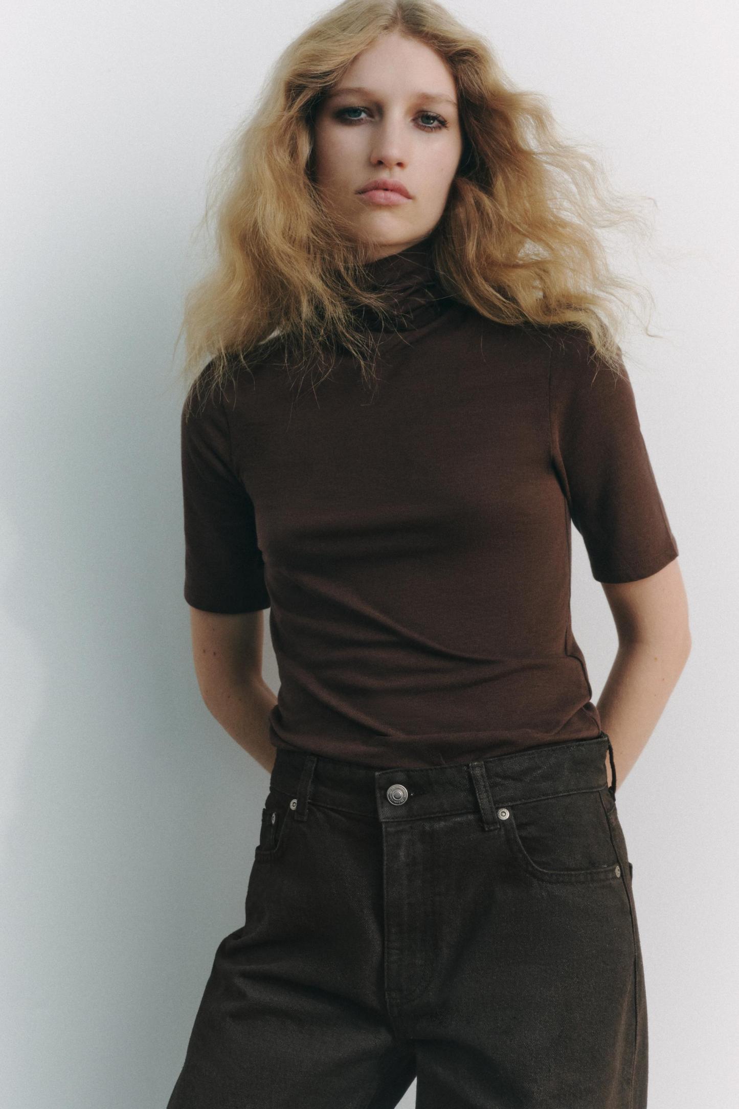 SLIM FIT - HIGH NECK - REGULAR LENGTH - SHORT SLEEVE
