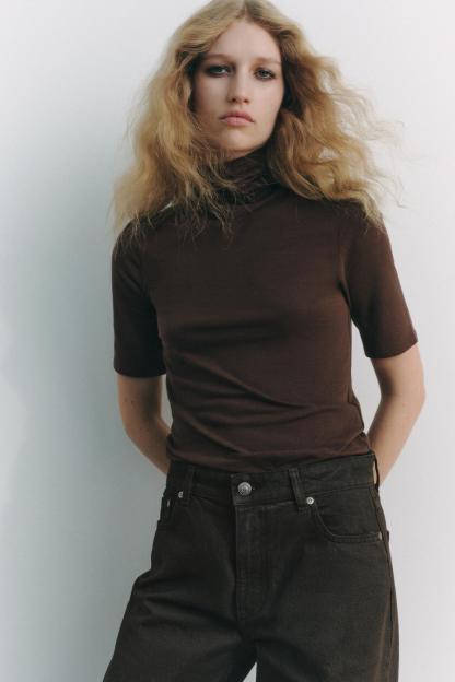 SLIM FIT - HIGH NECK - REGULAR LENGTH - SHORT SLEEVE