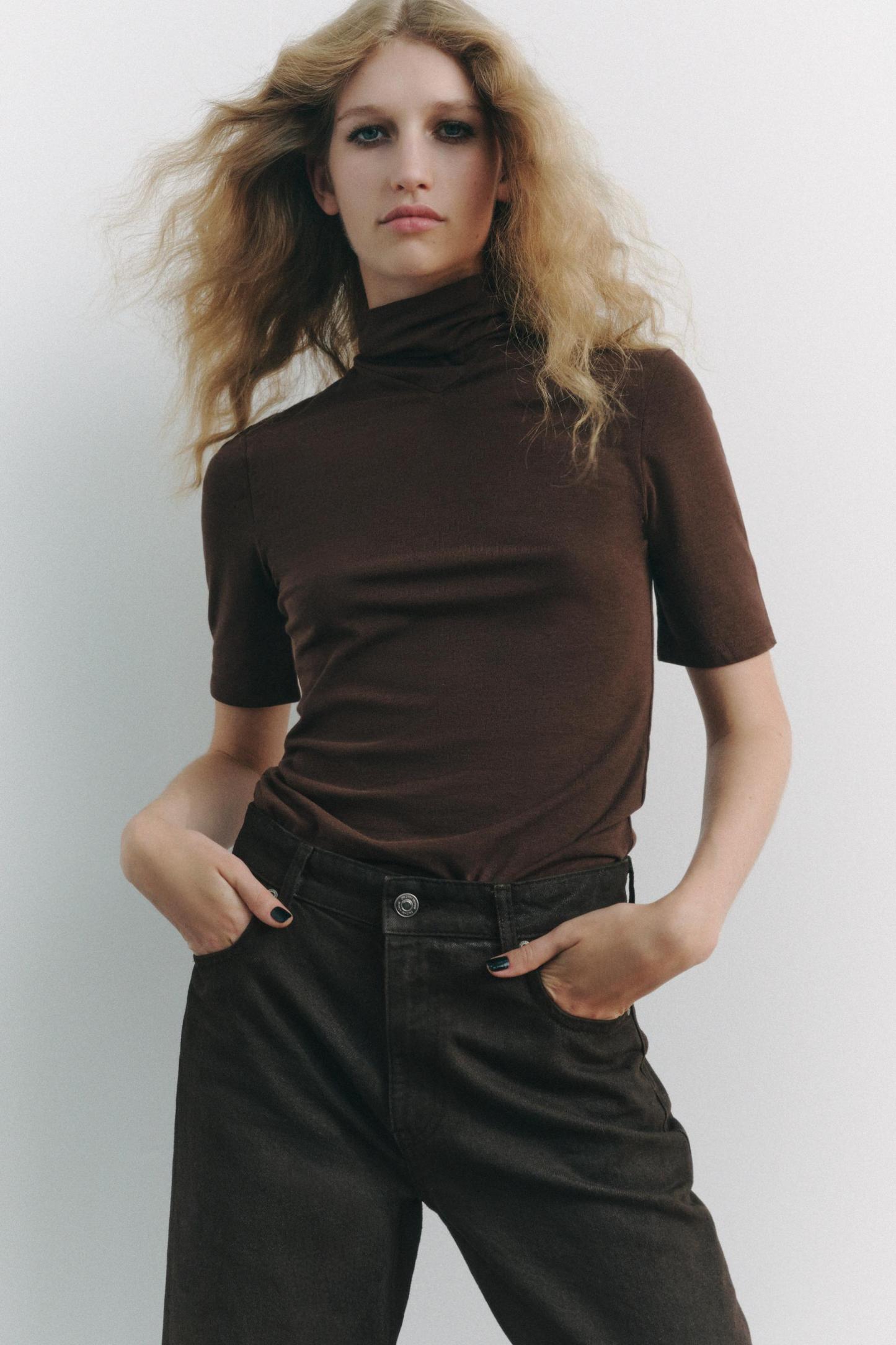 SLIM FIT - HIGH NECK - REGULAR LENGTH - SHORT SLEEVE