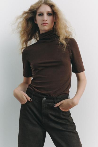 SLIM FIT - HIGH NECK - REGULAR LENGTH - SHORT SLEEVE