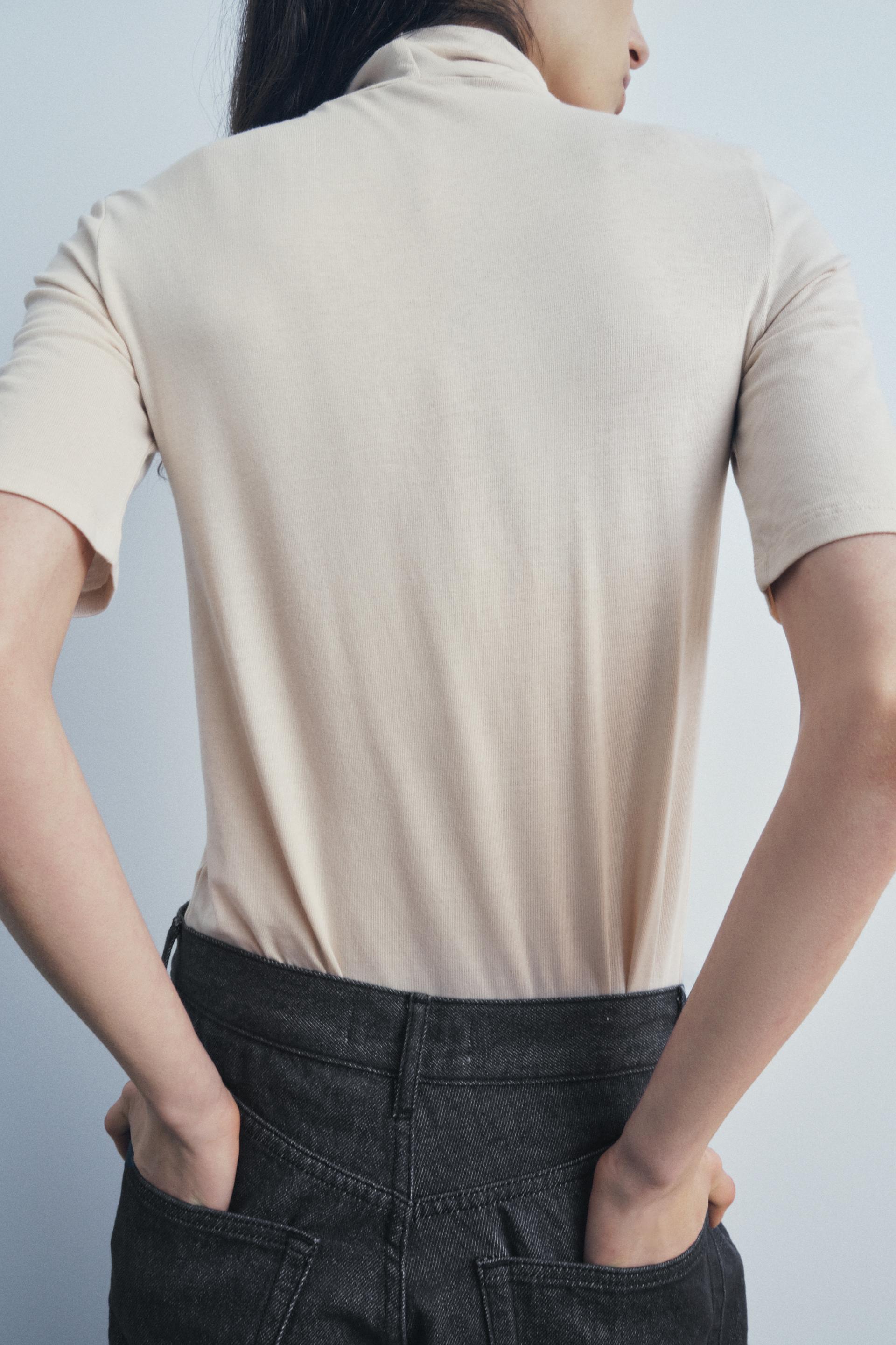 SLIM FIT - HIGH NECK - REGULAR LENGTH - SHORT SLEEVE