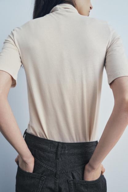SLIM FIT - HIGH NECK - REGULAR LENGTH - SHORT SLEEVE