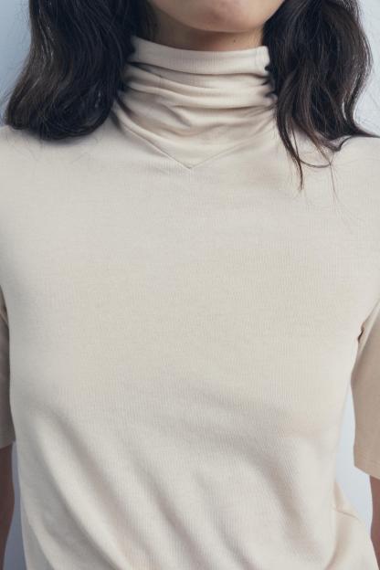 SLIM FIT - HIGH NECK - REGULAR LENGTH - SHORT SLEEVE