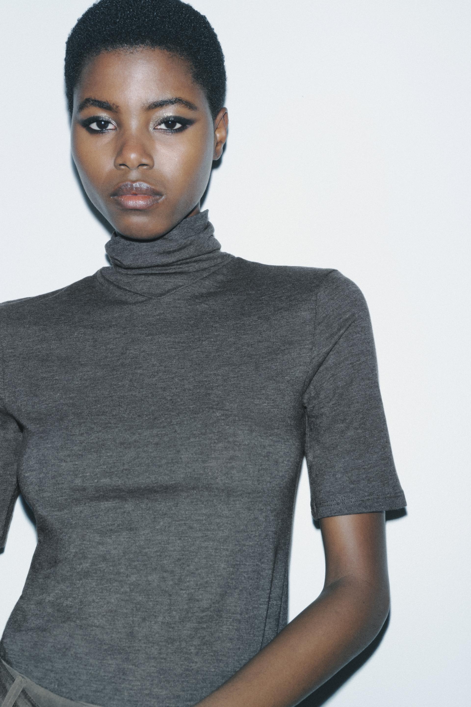 SLIM FIT - HIGH NECK - REGULAR LENGTH - SHORT SLEEVE