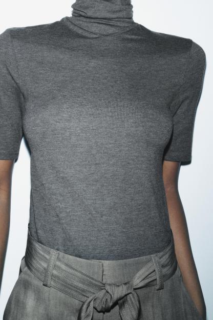 SLIM FIT - HIGH NECK - REGULAR LENGTH - SHORT SLEEVE