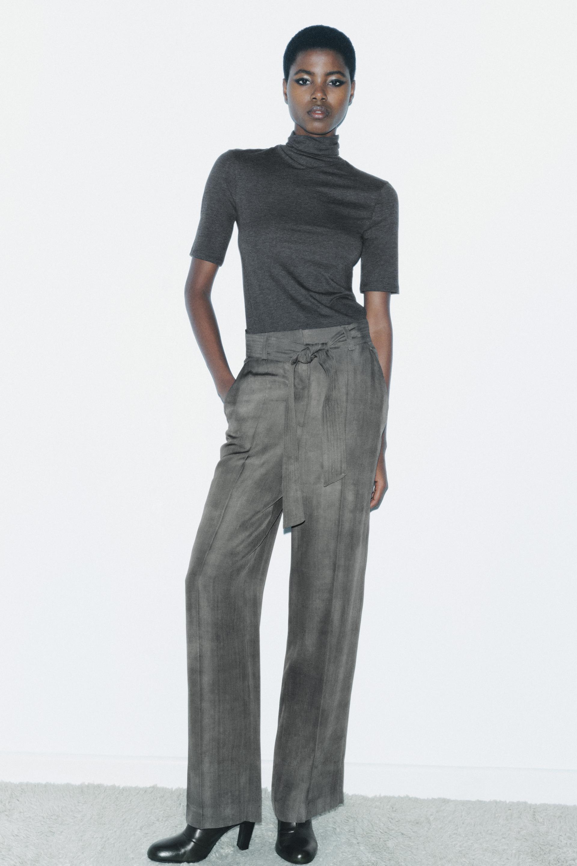 SLIM FIT - HIGH NECK - REGULAR LENGTH - SHORT SLEEVE