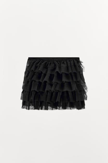 Mini skirt with a mid elastic waistband. Tulle ruffle details. Matching interior lining.
