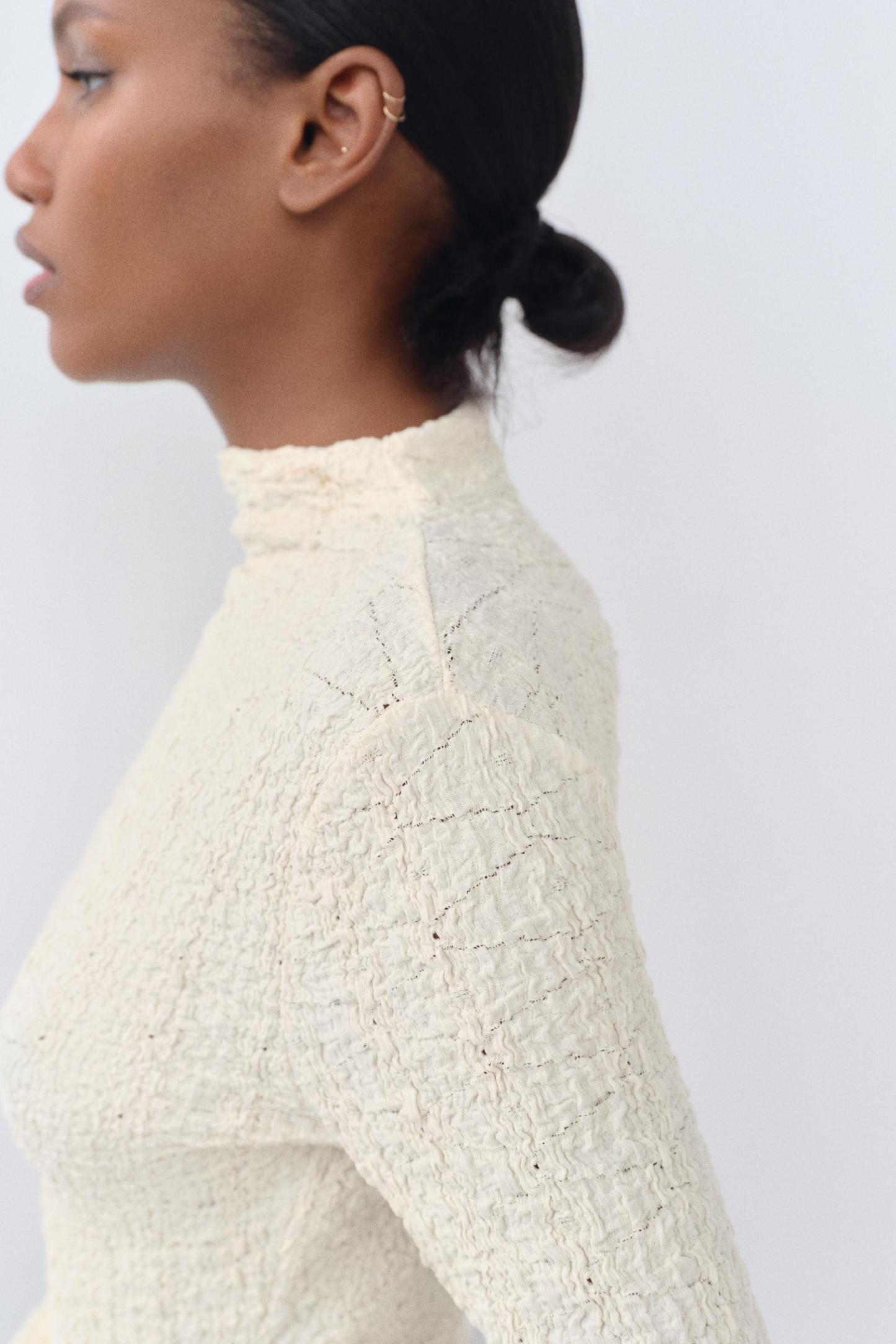 SLIM FIT - HIGH COLLAR - REGULAR LENGTH - LONG SLEEVE