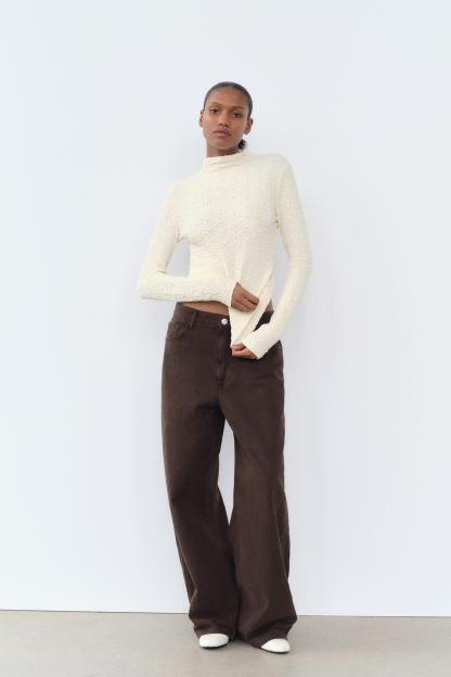 SLIM FIT - HIGH COLLAR - REGULAR LENGTH - LONG SLEEVE