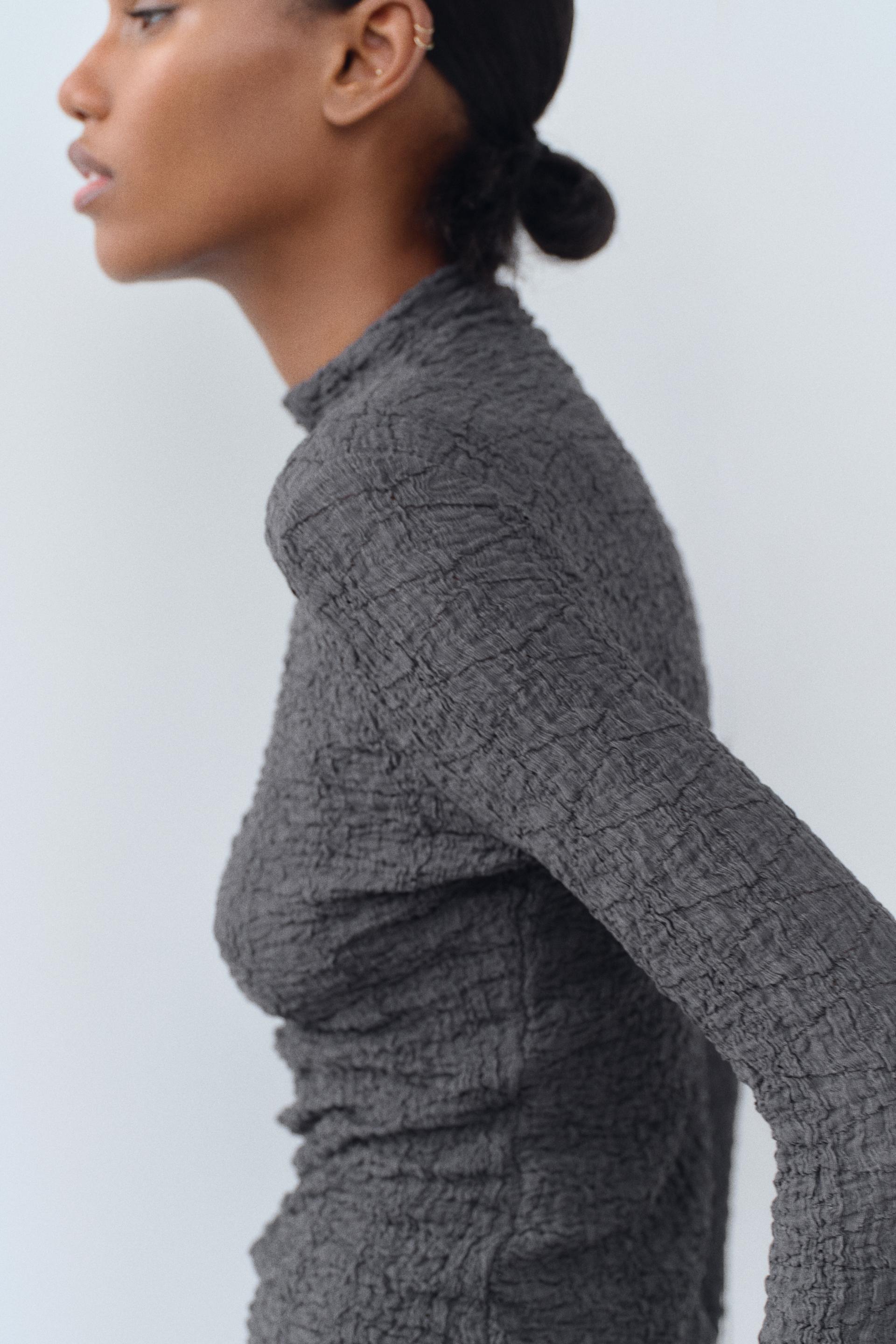 SLIM FIT - HIGH COLLAR - REGULAR LENGTH - LONG SLEEVE