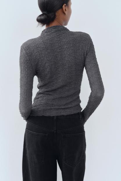SLIM FIT - HIGH COLLAR - REGULAR LENGTH - LONG SLEEVE