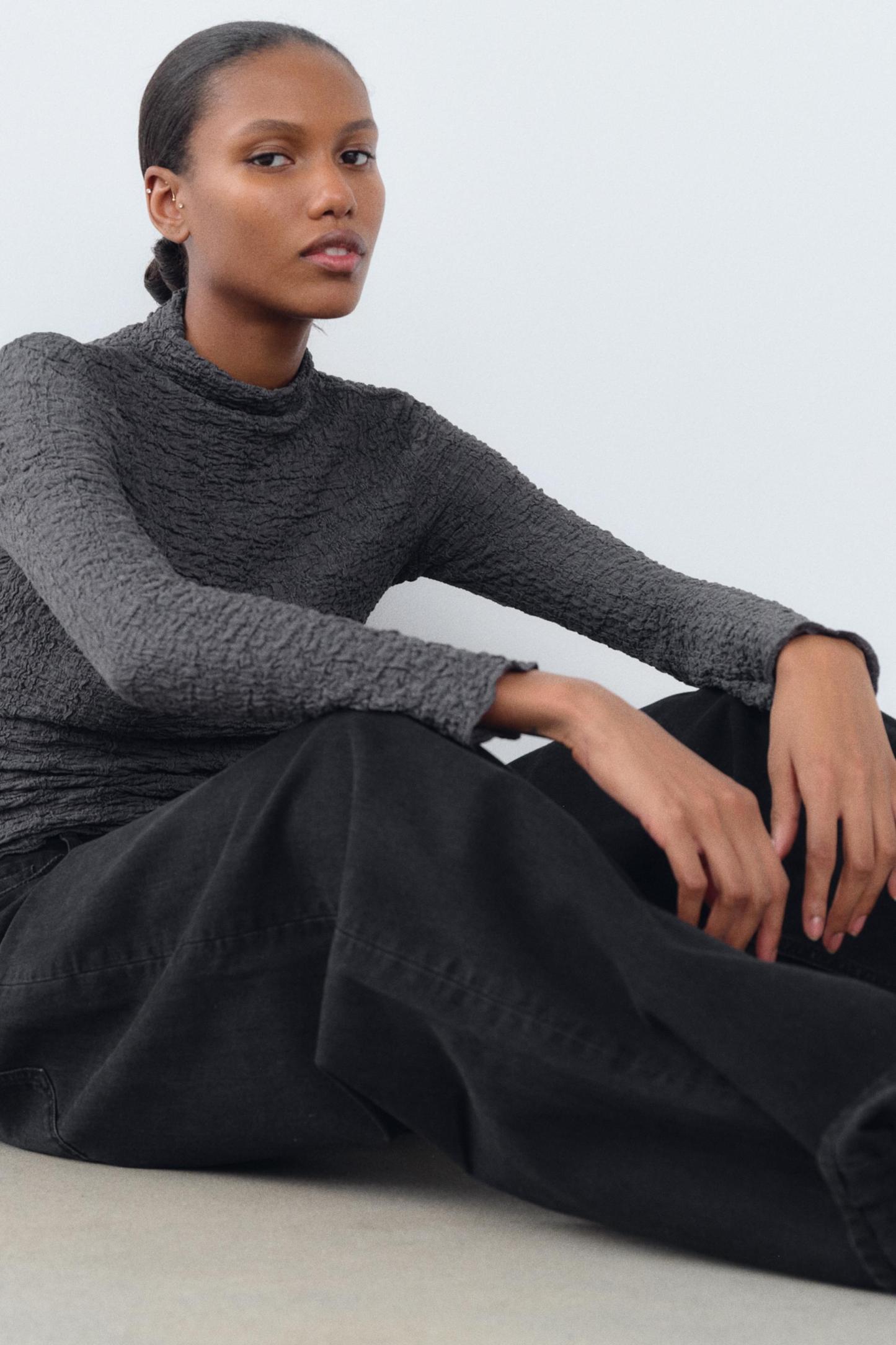 SLIM FIT - HIGH COLLAR - REGULAR LENGTH - LONG SLEEVE