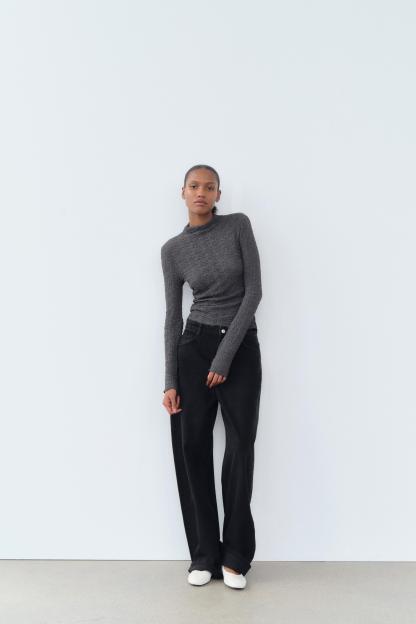 SLIM FIT - HIGH COLLAR - REGULAR LENGTH - LONG SLEEVE