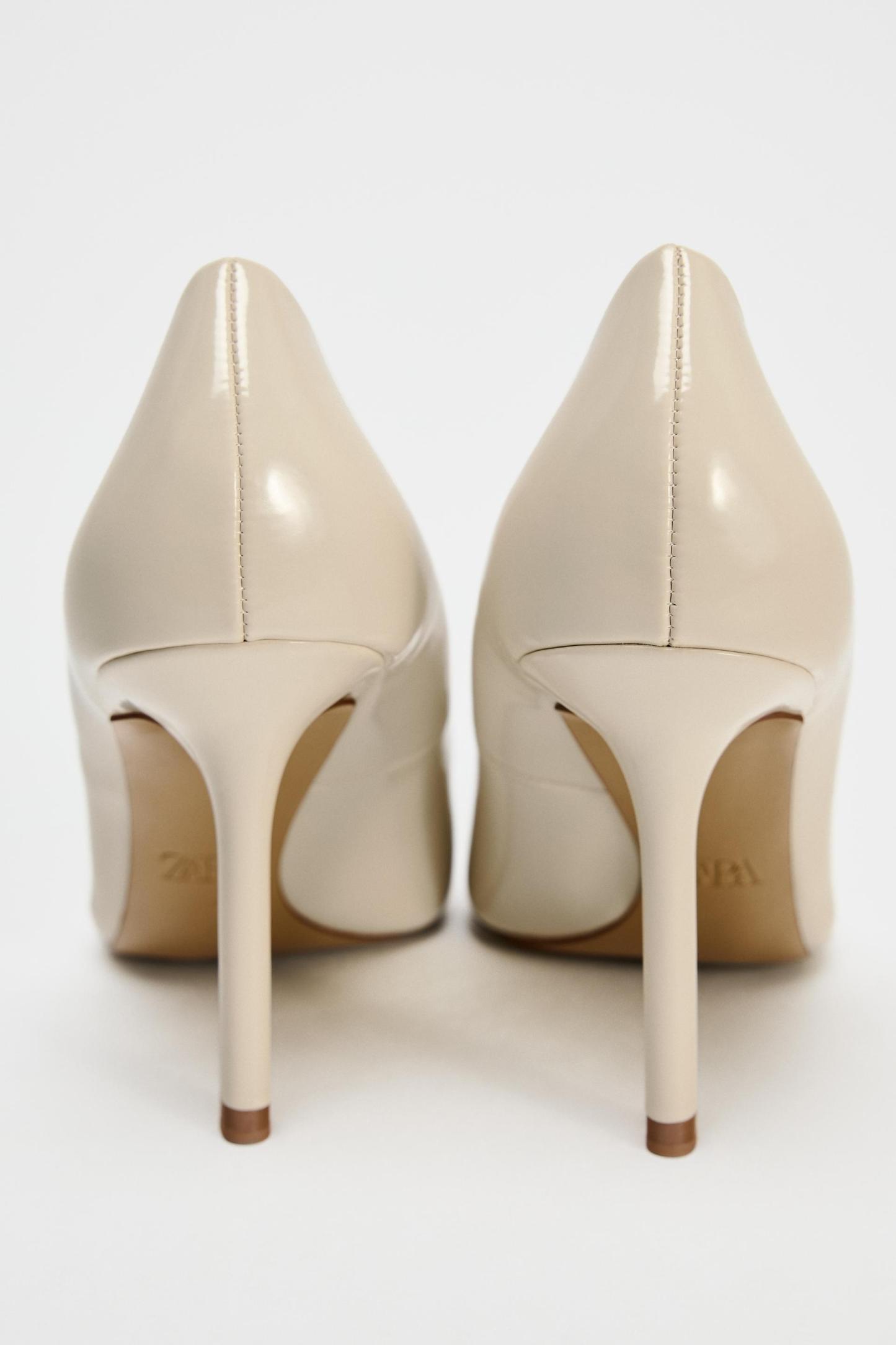 Stiletto heel patent effect high heels. Pointed toes and round topline.
