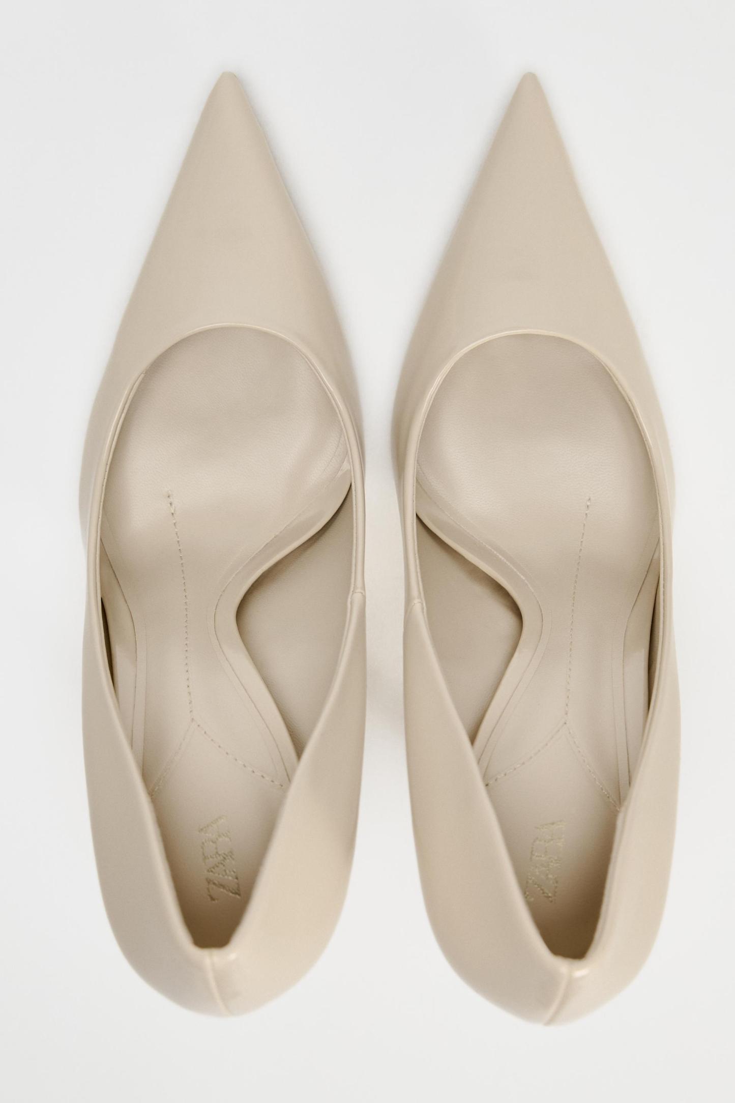 Stiletto heel patent effect high heels. Pointed toes and round topline.