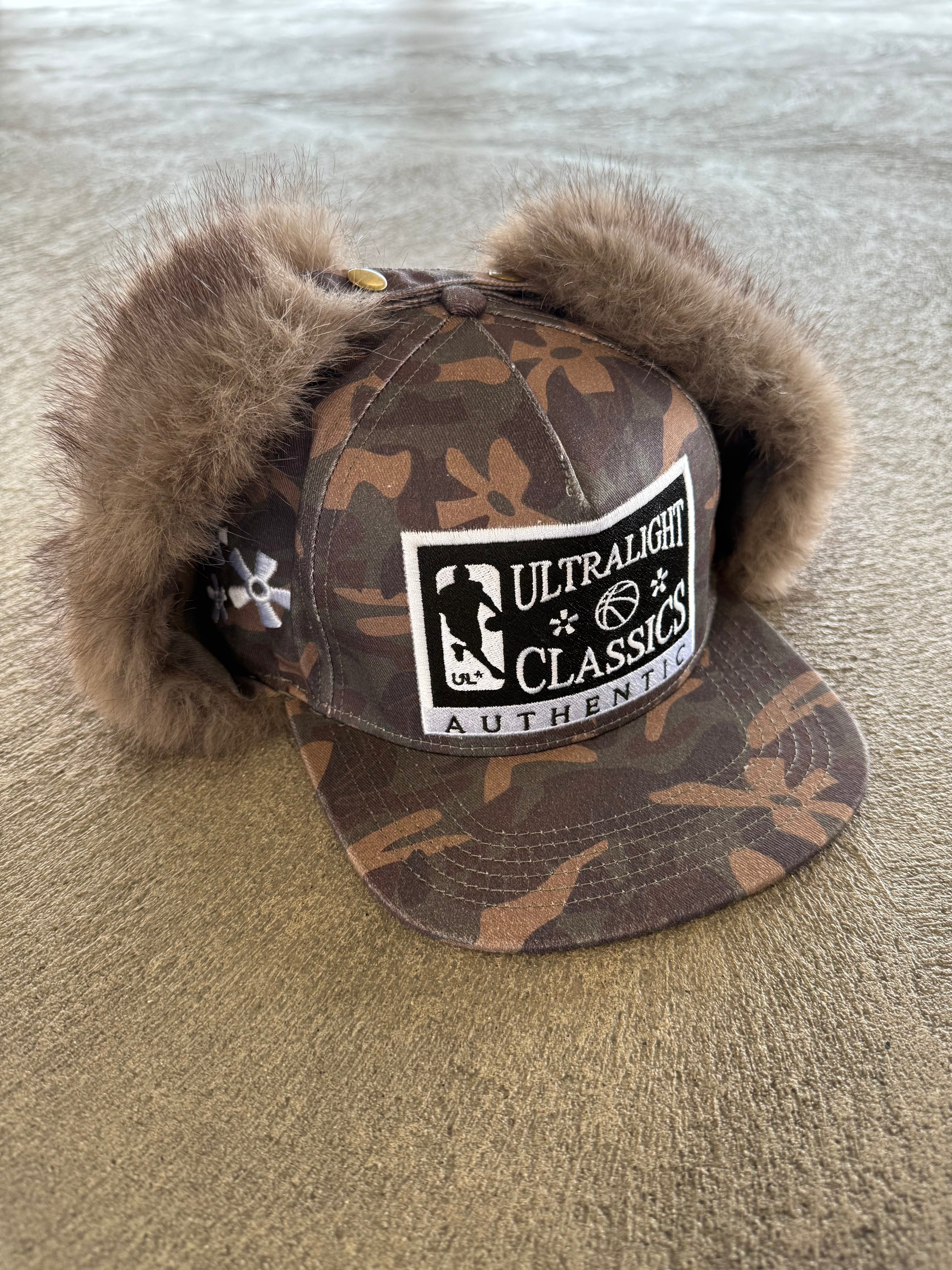big ear trapper hat (camo)