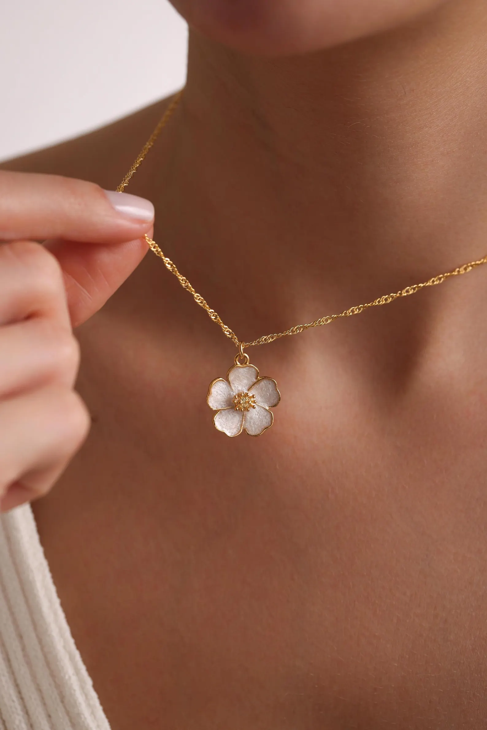 Collana ciliegio smaltata placcata oro, collana floreale, collana ciliegio dorata, regalo di Natale, regalo per lei, collana quotidiana