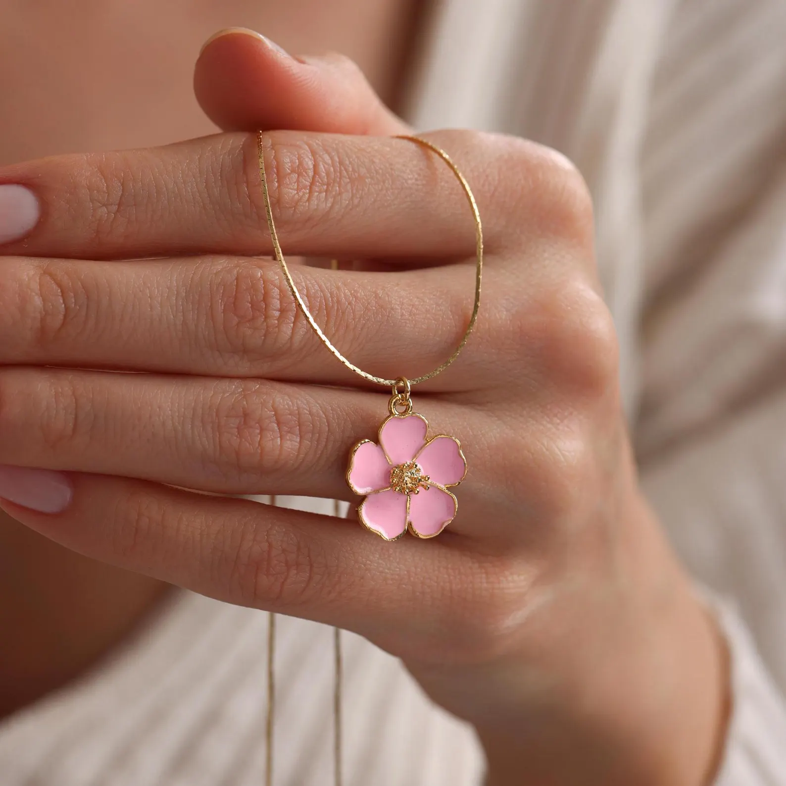 Collana ciliegio smaltata placcata oro, collana floreale, collana ciliegio dorata, regalo di Natale, regalo per lei, collana quotidiana