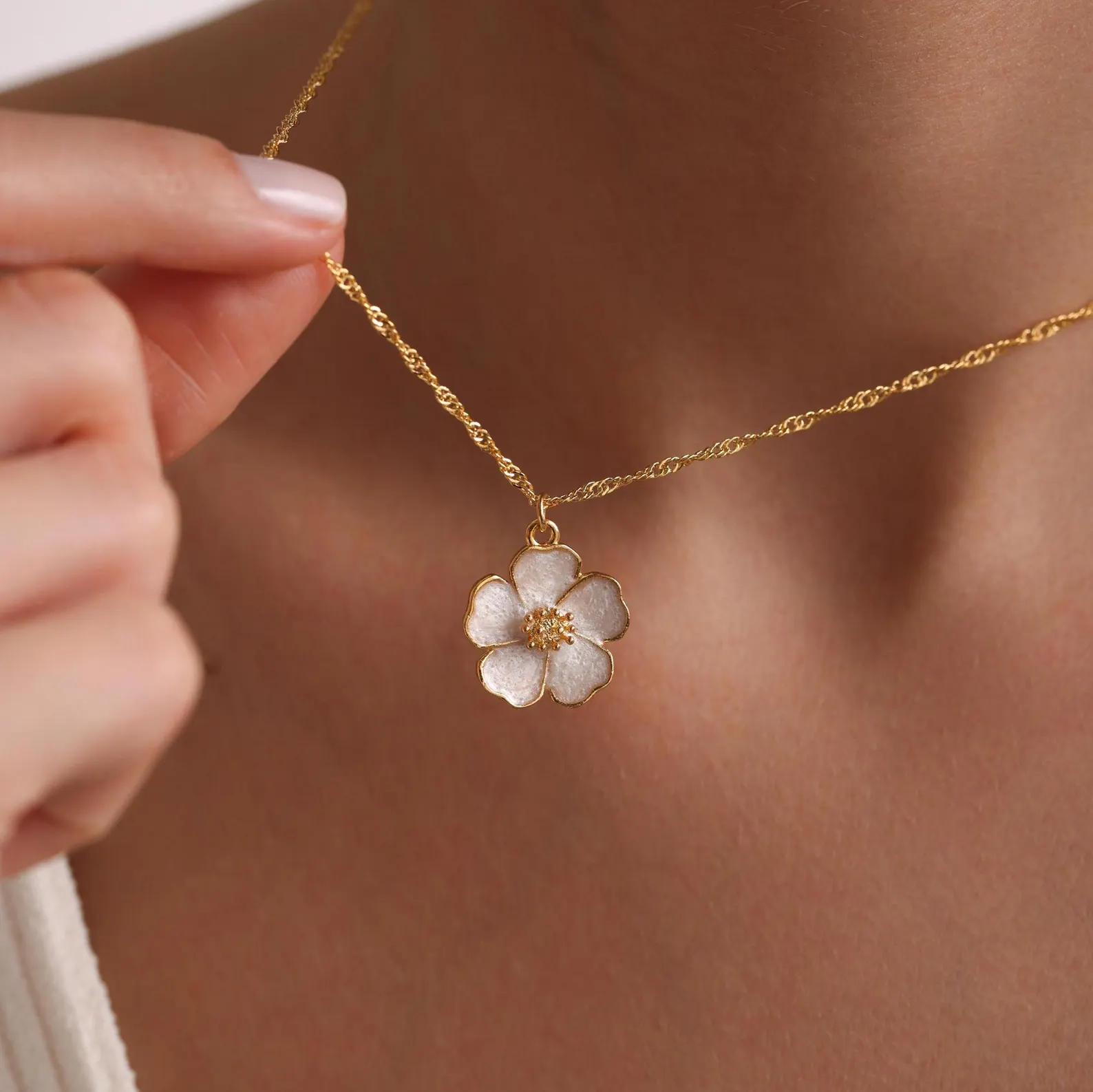 Collana ciliegio smaltata placcata oro, collana floreale, collana ciliegio dorata, regalo di Natale, regalo per lei, collana quotidiana