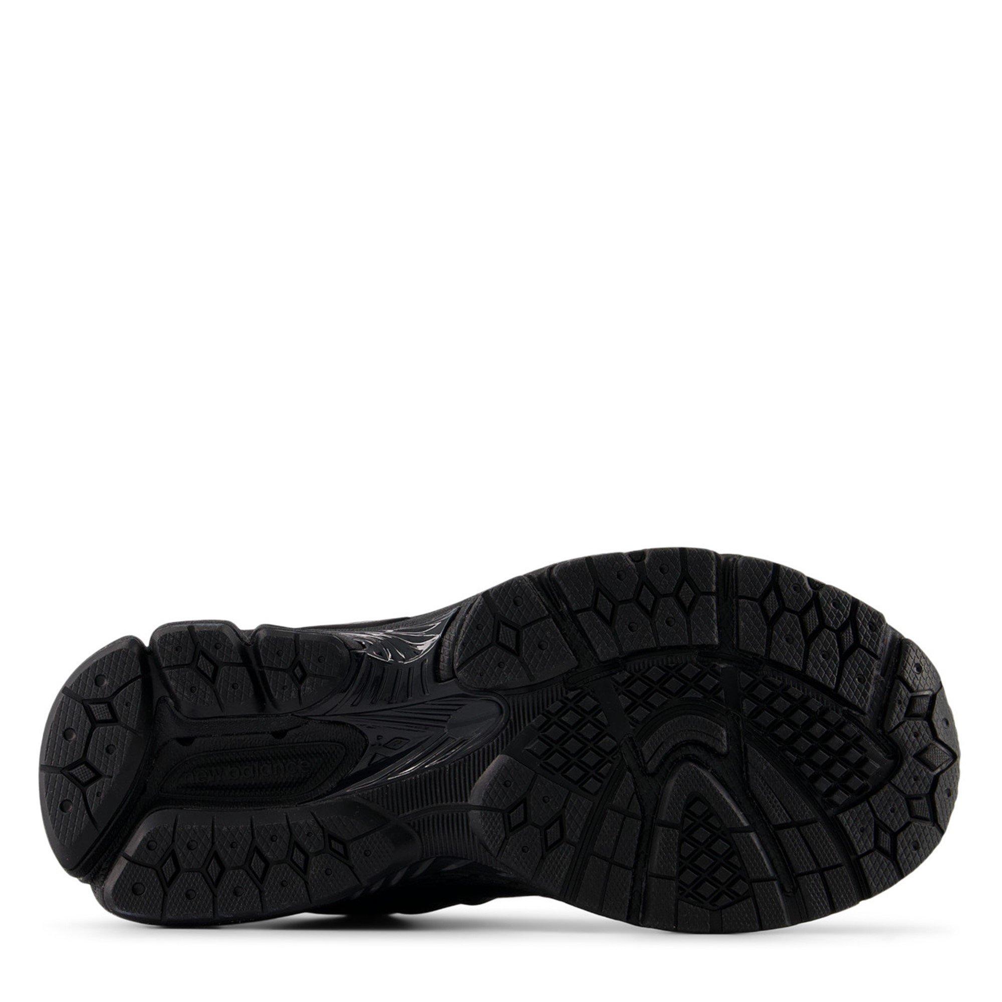 New Balance NB 2002 Junior Triple Black