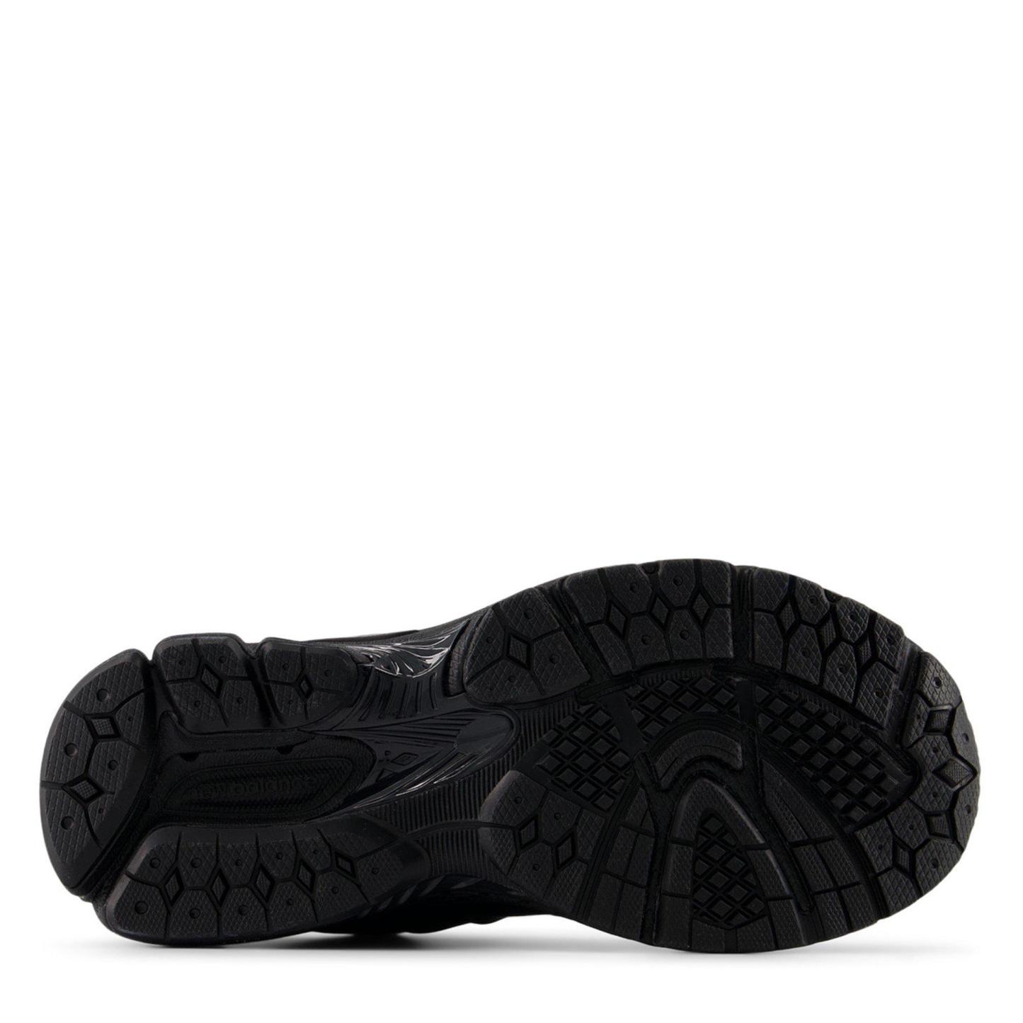 New Balance NB 2002 Junior Triple Black