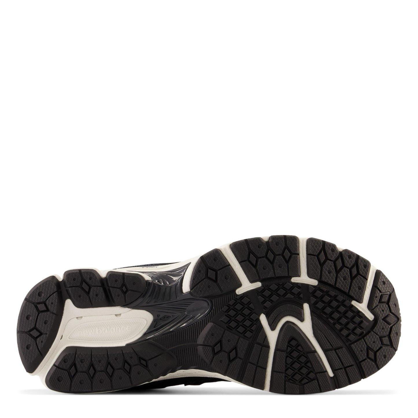 New Balance NB 2002 Junior Black/White