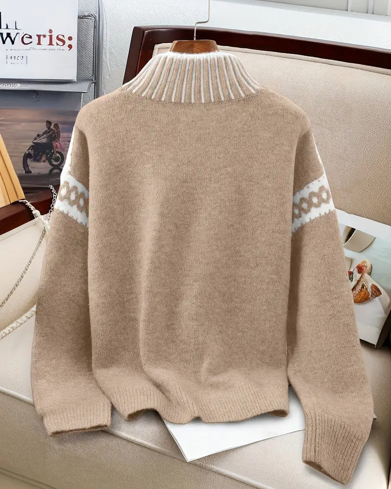 Pullover mit hohem Kragen und Kontrastmuster