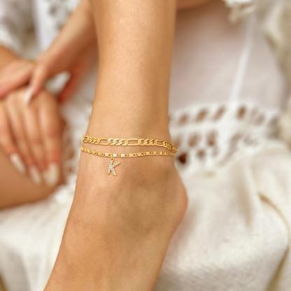 Fußkettchen-Set mit feiner Kette und Initialen-Anhänger
