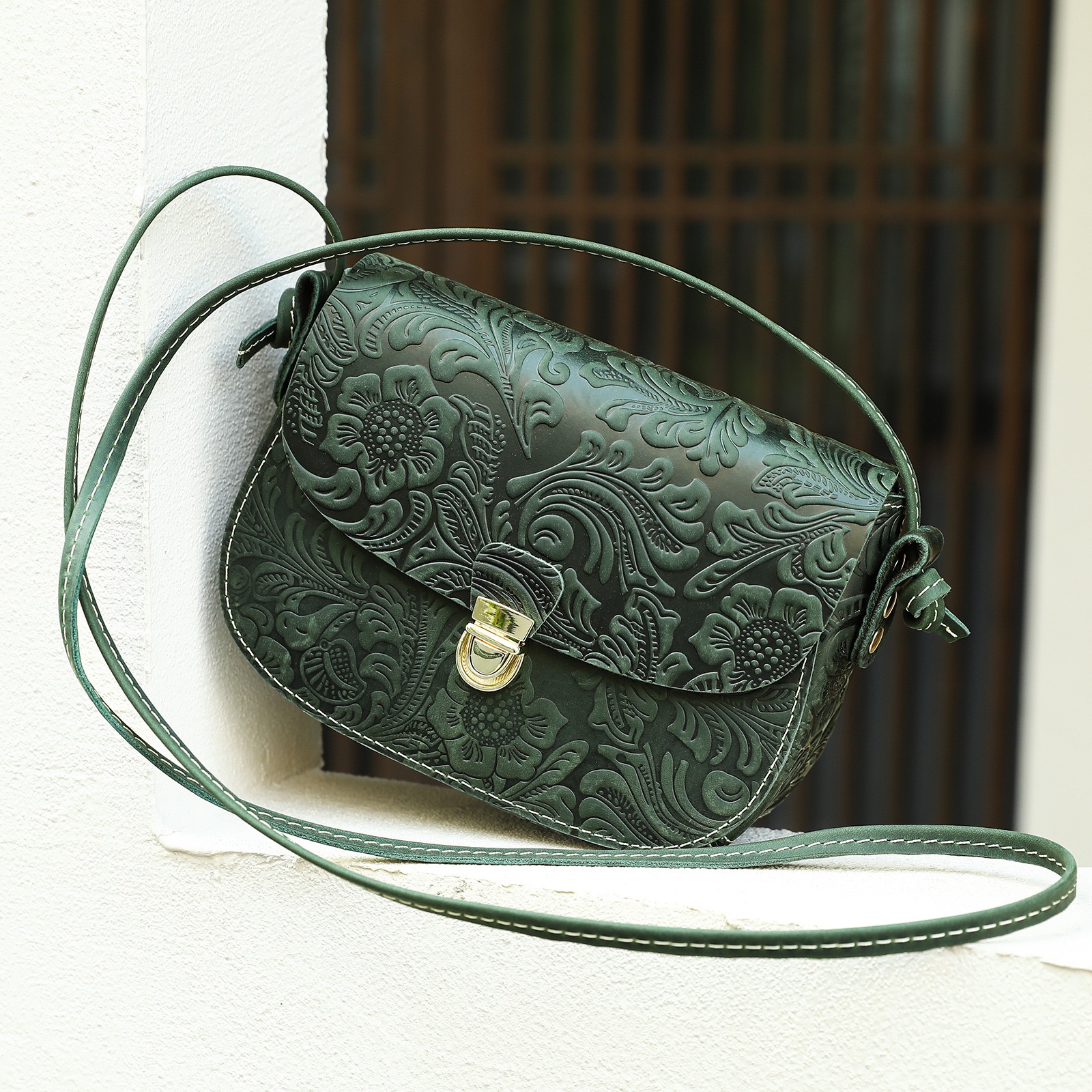 Women's Vintage Embossed Lock Crossbody Bag WLB04
