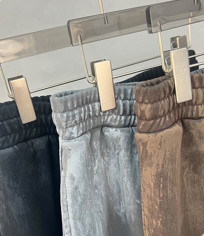 Verwaschene, abgenutzte Graffiti-Hose mit lockerem, geradem Bein