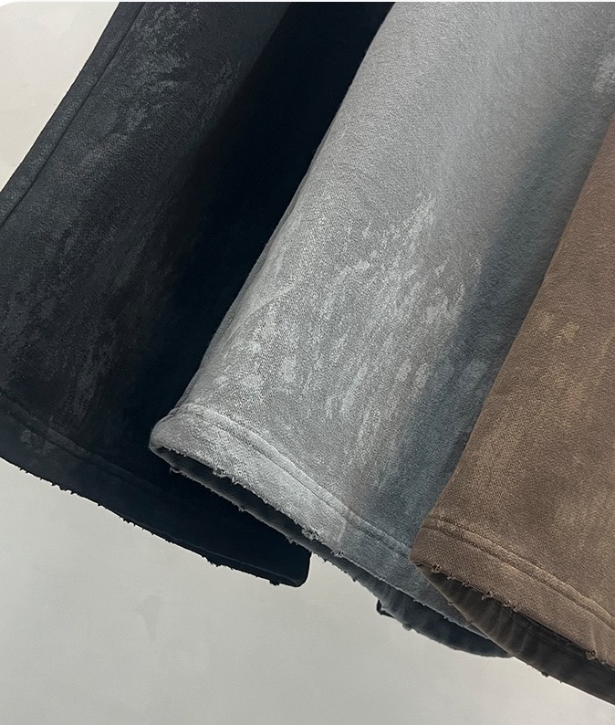 Verwaschene, abgenutzte Graffiti-Hose mit lockerem, geradem Bein