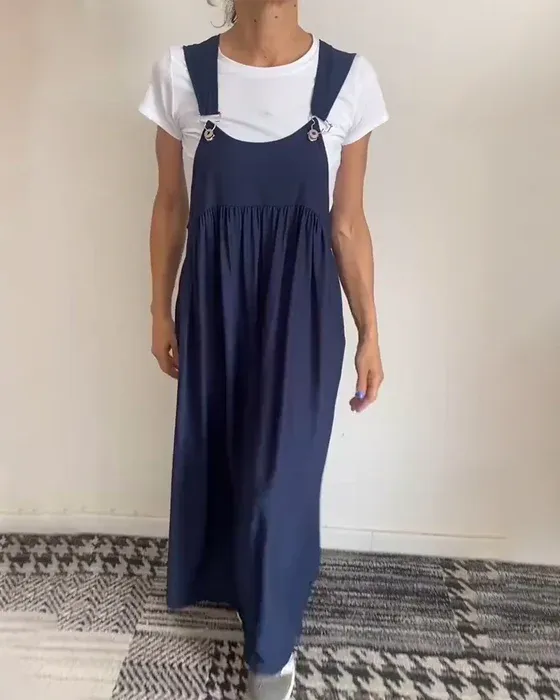 Lässiges Kleid mit einfarbigen Hosenträgern
