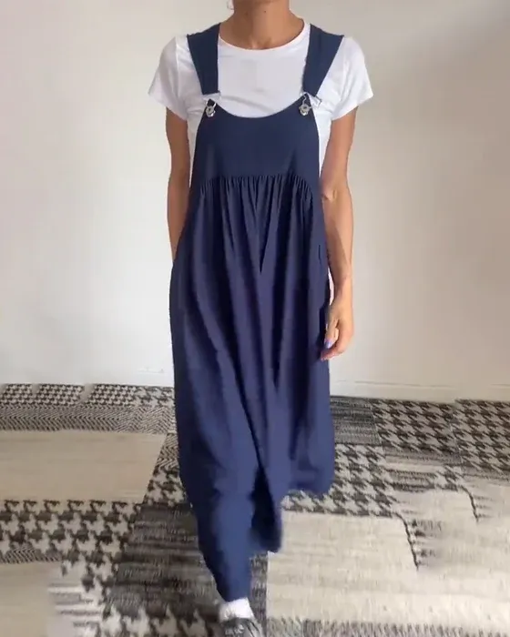Lässiges Kleid mit einfarbigen Hosenträgern