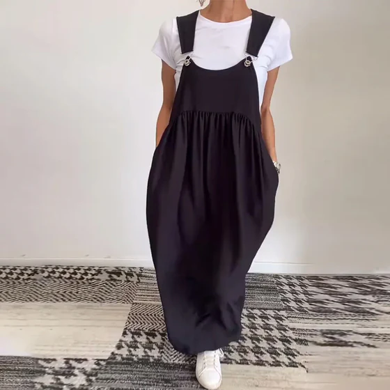 Lässiges Kleid mit einfarbigen Hosenträgern