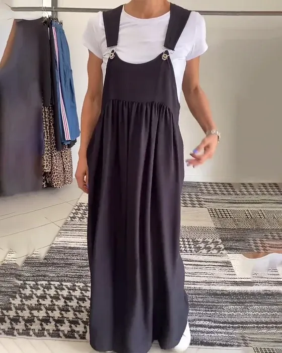 Lässiges Kleid mit einfarbigen Hosenträgern