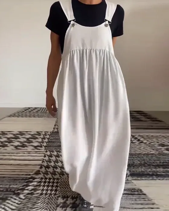 Lässiges Kleid mit einfarbigen Hosenträgern