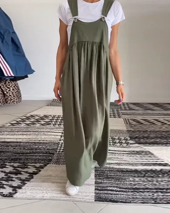 Lässiges Kleid mit einfarbigen Hosenträgern
