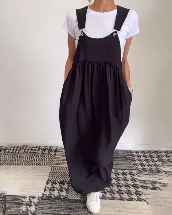 Lässiges Kleid mit einfarbigen Hosenträgern