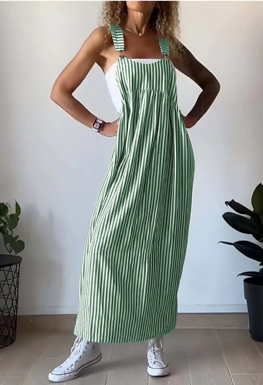 Stilvolle Streifen-Sommerkleid
