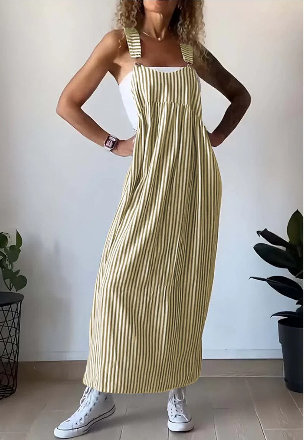 Stilvolle Streifen-Sommerkleid