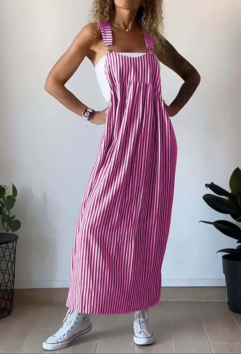 Stilvolle Streifen-Sommerkleid
