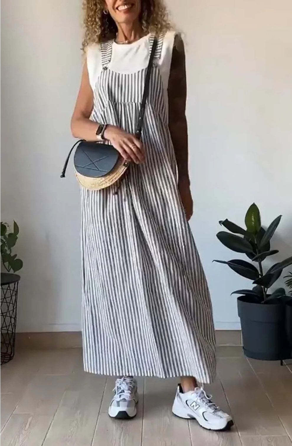 Stilvolle Streifen-Sommerkleid