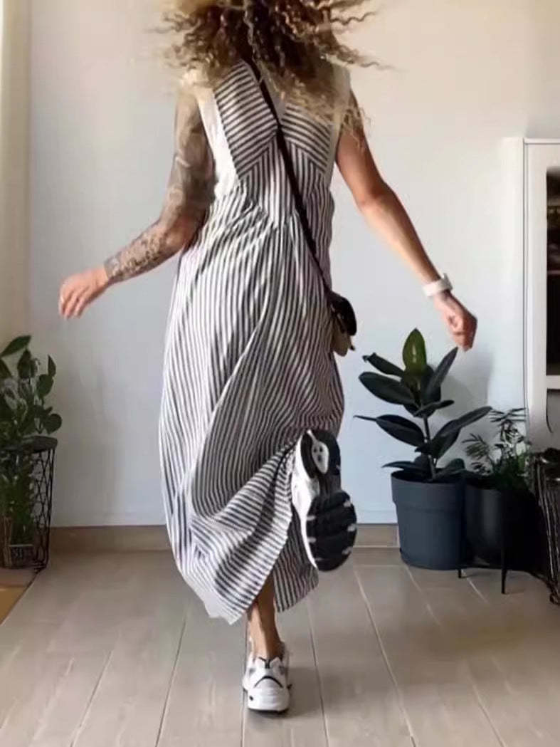 Stilvolle Streifen-Sommerkleid