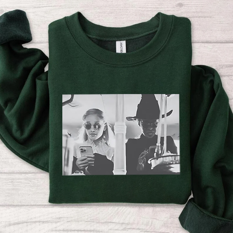 Wicked Movie Retro Photo Unisex T-Shirt/Sweatshirt