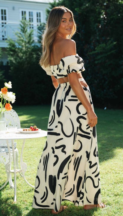 Doodle Printed Off-shoulder Maxi Dress Matching Set-Hayhty.All Rights Reserved.