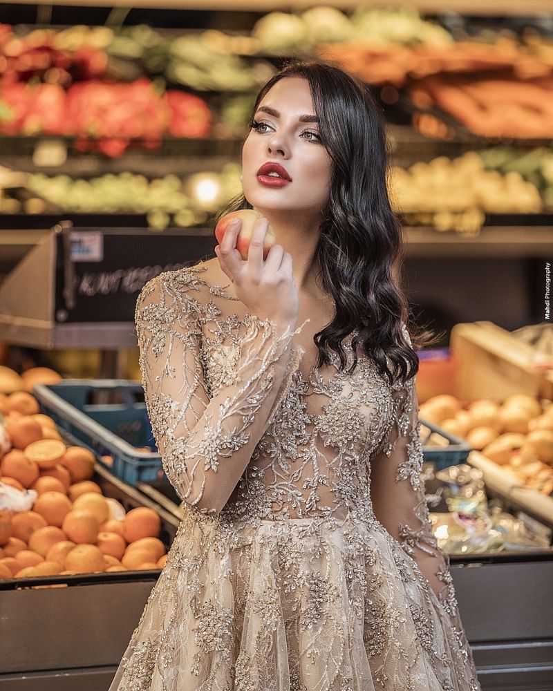 Chic Long Sleeves V-Neck A-line Wedding Dress Floral Lace Pattern