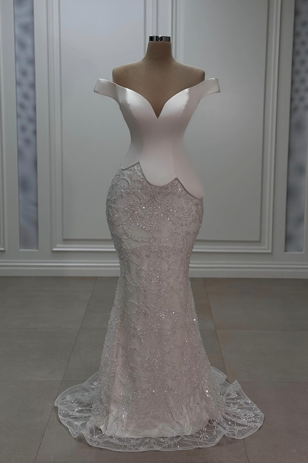 Off-the-Shoulder White Satin Mermaid Evening Gowns Glitter Sequins Appliques Long Prom Dress