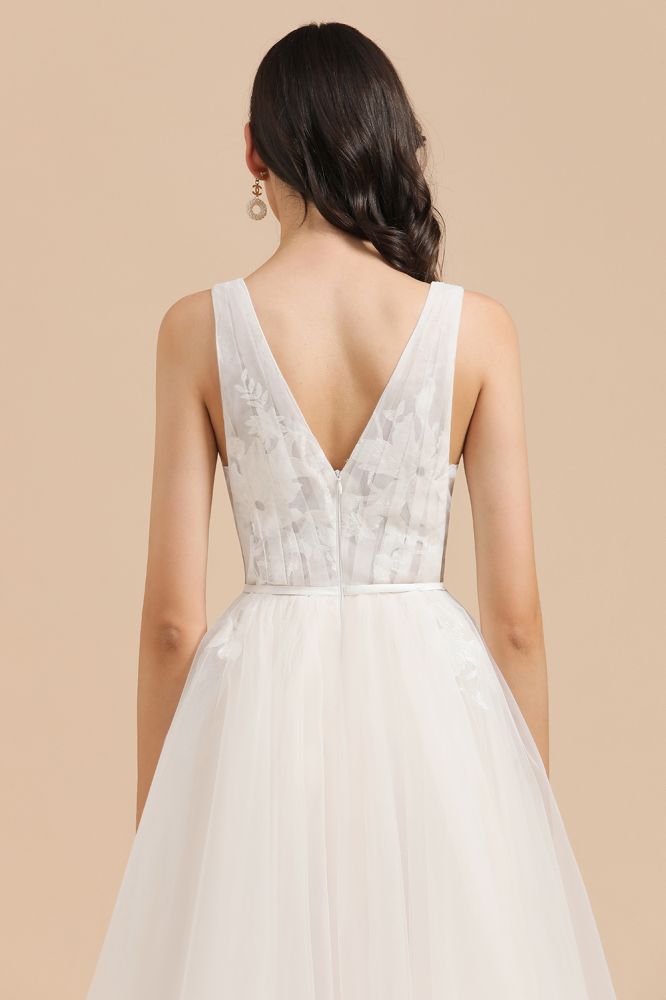 Ivory V-Neck Tulle Lace Appliques Simple Wedding Dress Garden Wedding Gowns Floor Length